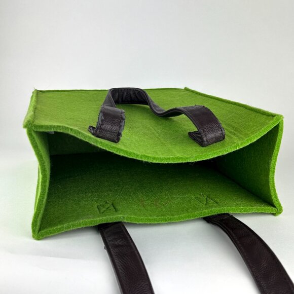 Vibrant Green Felt Tote Bag with Black Faux Leather Handles Like New - Picture 3 of 12